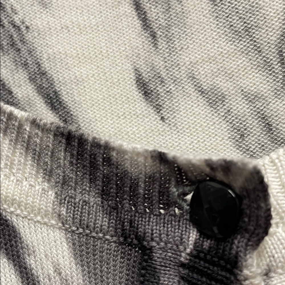 Talbots Black and White Pattern Button Front Card… - image 7